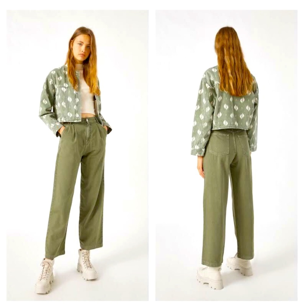 Pull & Bear Pleated High Waist Jeans. Size: 4